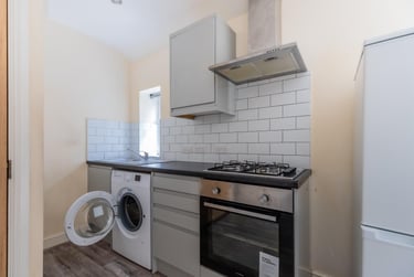 1 bed house, Cyril Crescent, Adamstown, Cardiff, CF241DQ - Image 4
